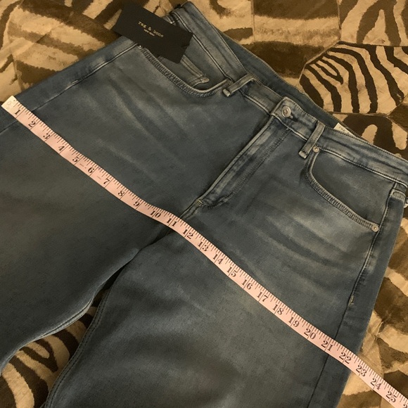 Rag & Bone
Women's Ultra Stretch
Lori Mid-Rise
Medium Wash
Wide Leg Jean 31 - Picture 4 of 13